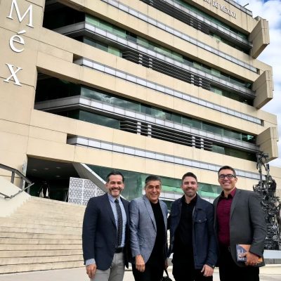 Diretoria CBNUV, nossos colaboradores no Congresso Nefro em Foco, em frente à Universidad Autonoma del estado de Mexico, representando o Brasil em Seminário de Nefrologia Latino-americano.